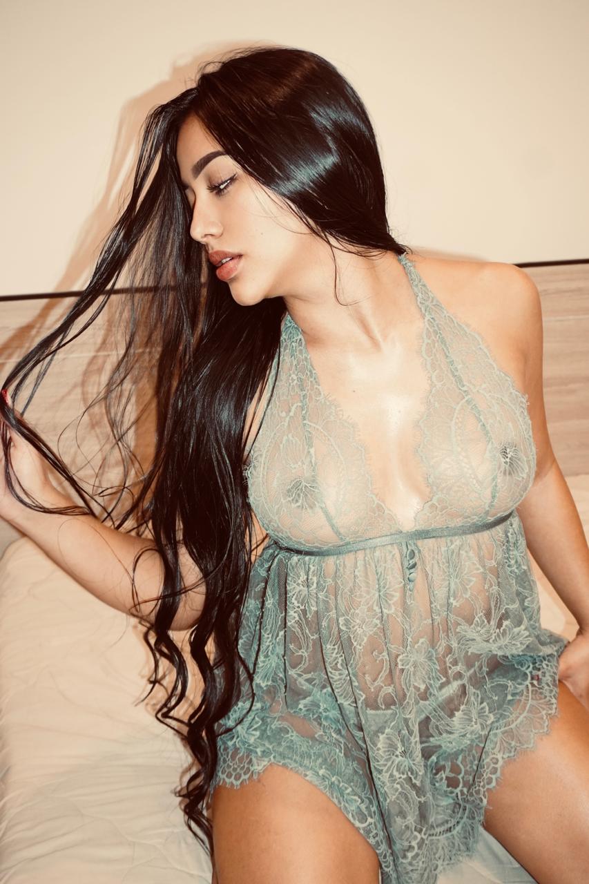 Escort - LAURA - Ibiza Tops
